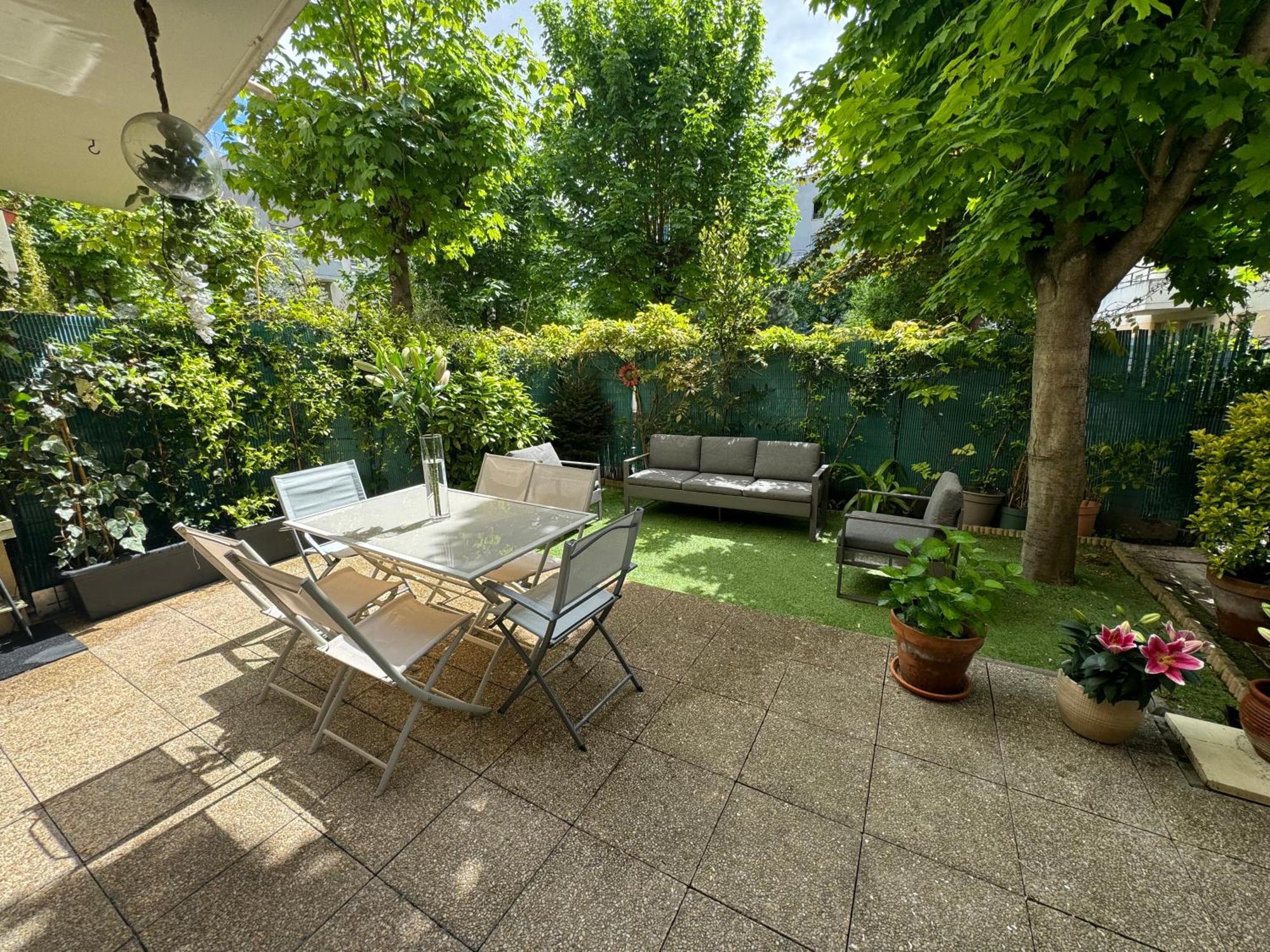 Le Jardin Du Stade By Uta House 圣但尼 外观 照片